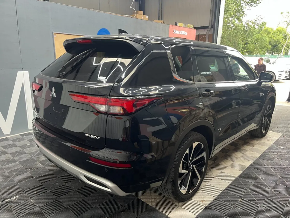 Mitsubishi Outlander 2023 MITSUBISHI OUTLANDER PHE - Image 2