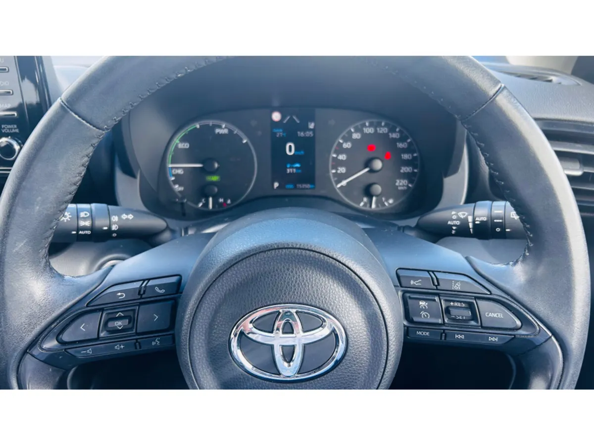 Toyota Yaris AUTOMATIC VERY LOW MILEAGE 1 PRIVATE - Image 6