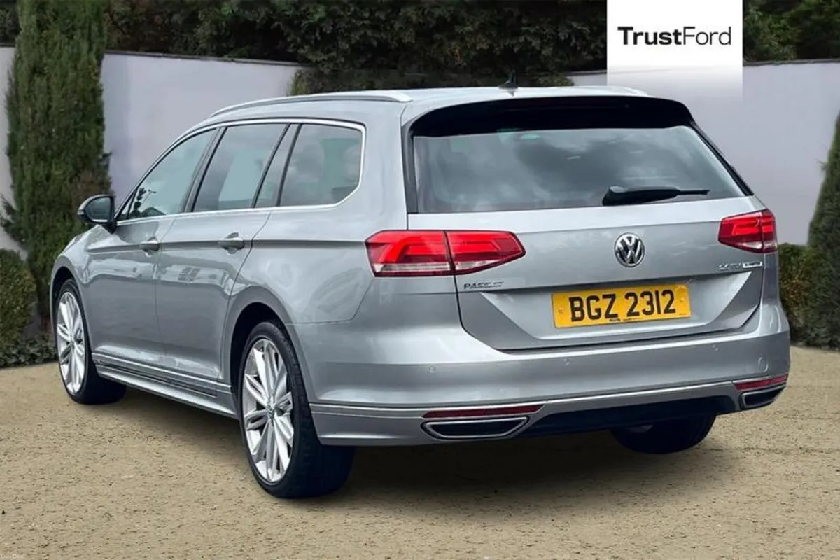 Volkswagen Passat R-Line - Image 2