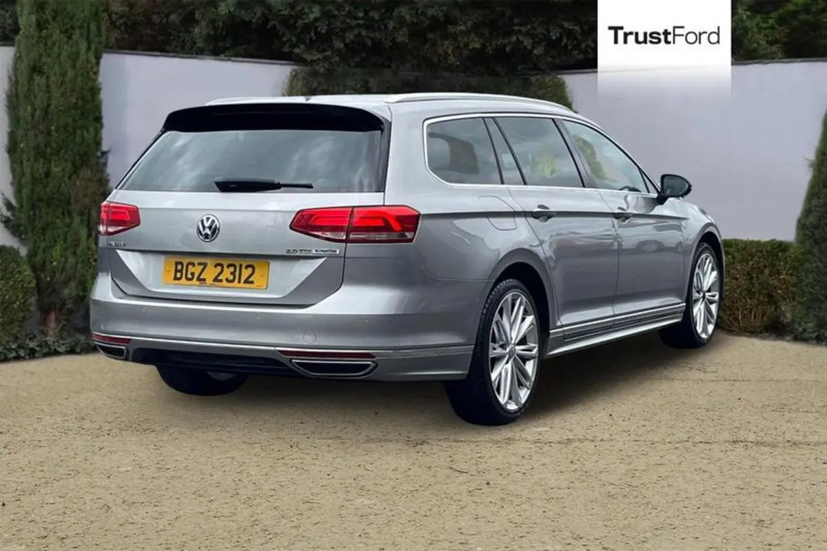 Volkswagen Passat R-Line - Image 4