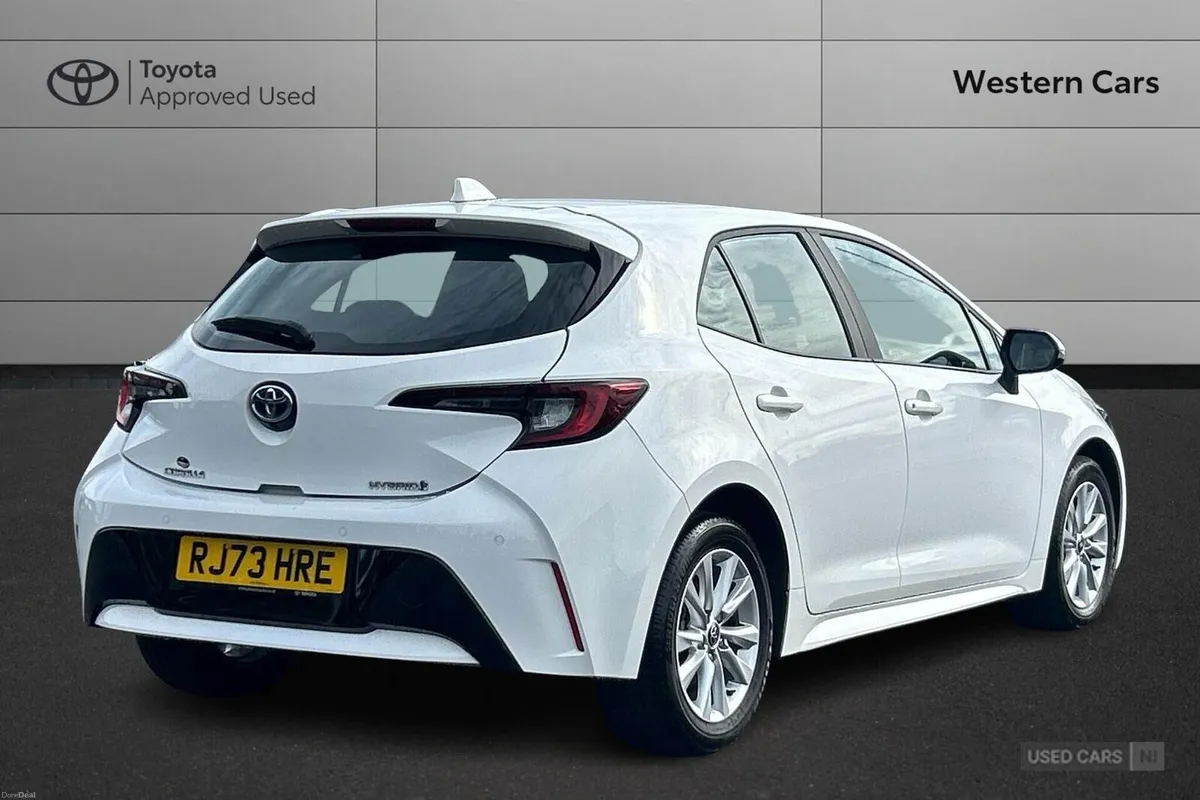 Toyota Corolla 1.8 VVT-h Icon CVT Euro 6 (s/s) 5dr - Image 2