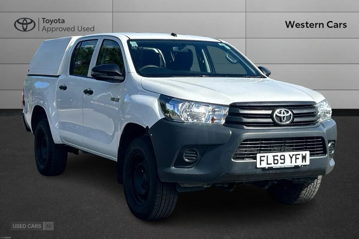 Toyota Hilux 2.4 D-4D Active 4WD Euro 6 4dr (3.5t) - Image 1