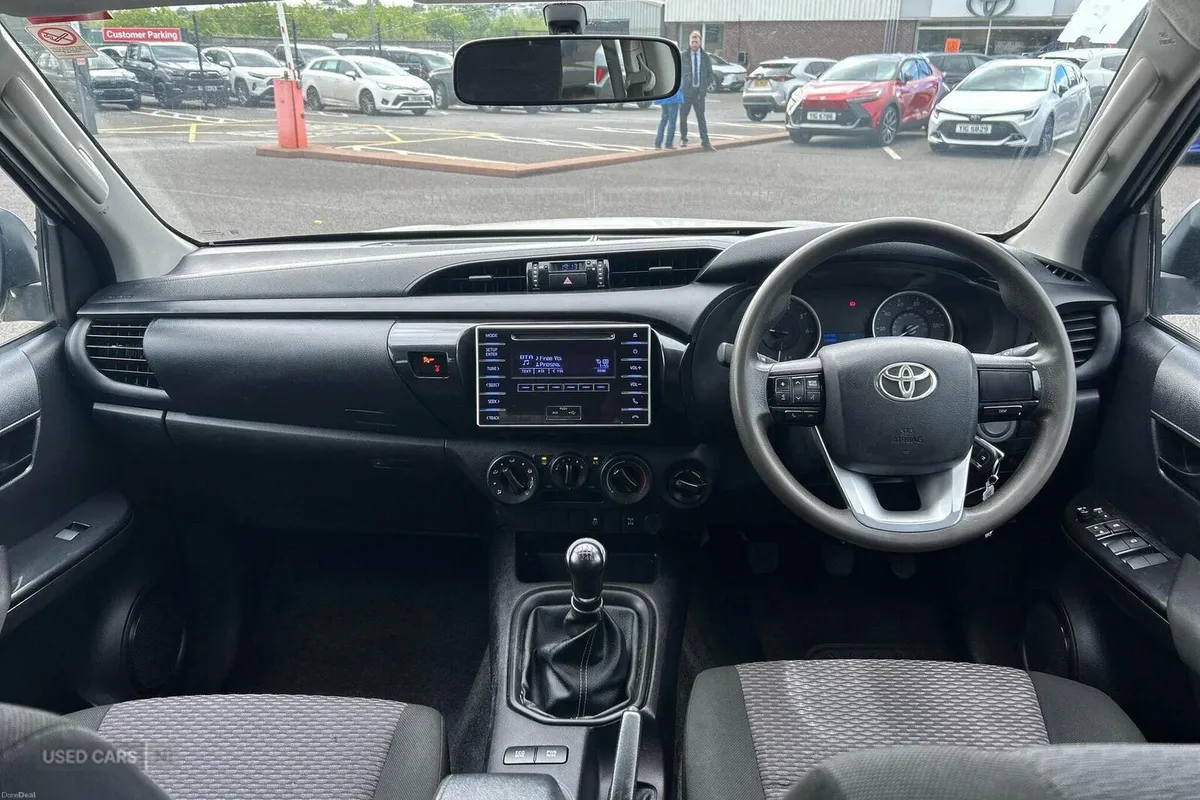 Toyota Hilux 2.4 D-4D Active 4WD Euro 6 4dr (3.5t) - Image 5