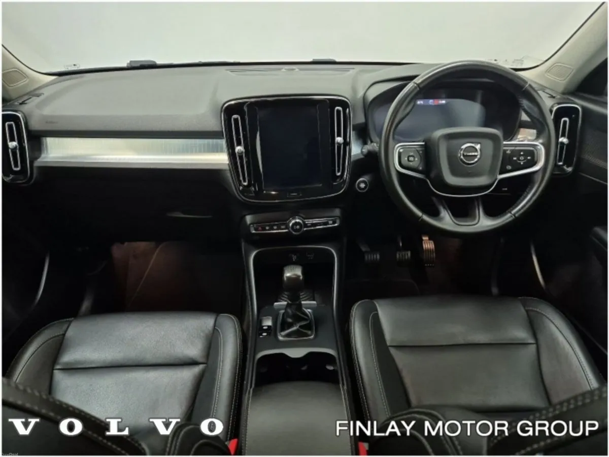 Volvo XC40 T3 FWD MANUAL 156 MOMENTUM - Image 2