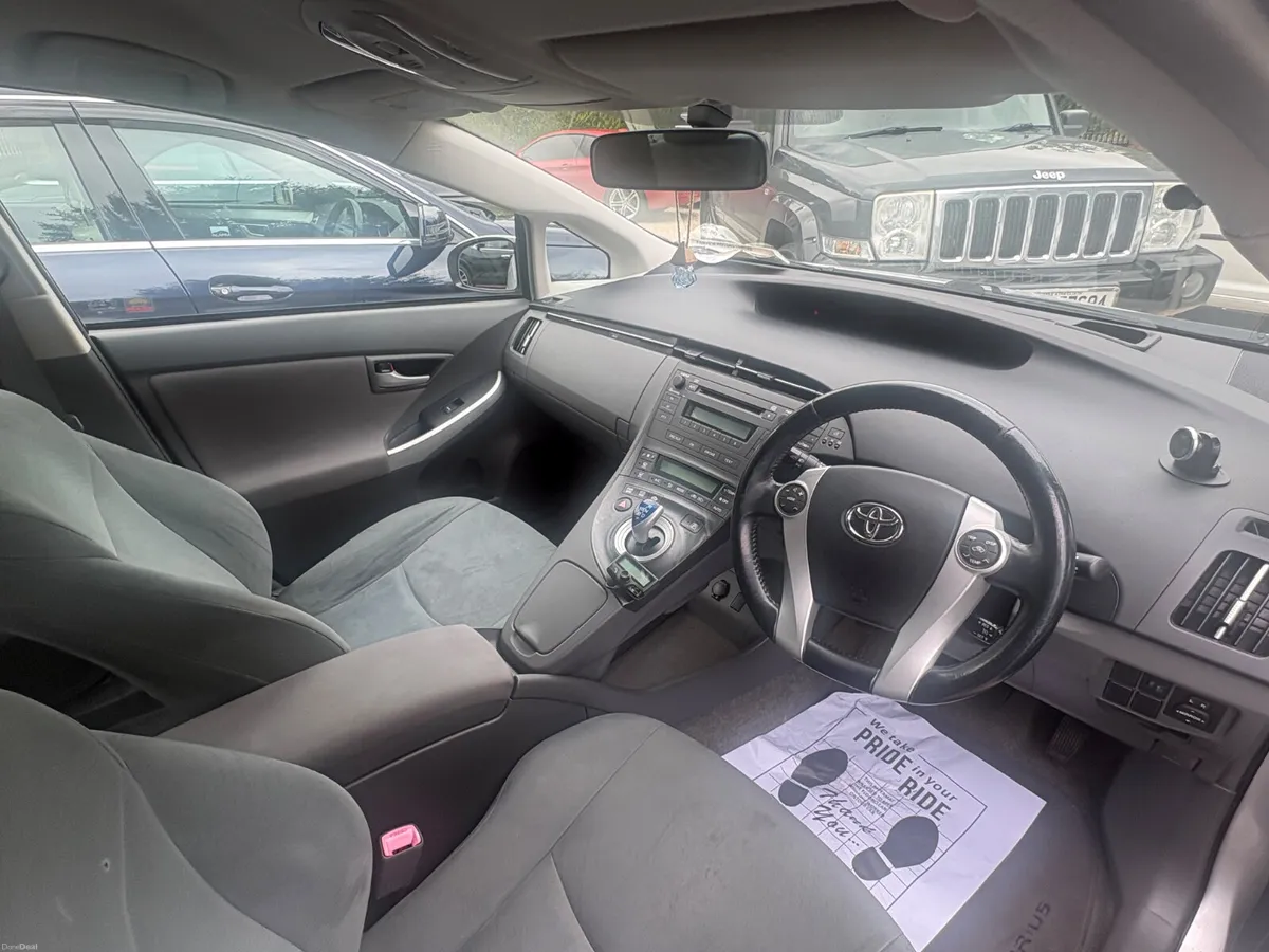 Toyota Prius 2011 (AUTOMATIC) - Image 3