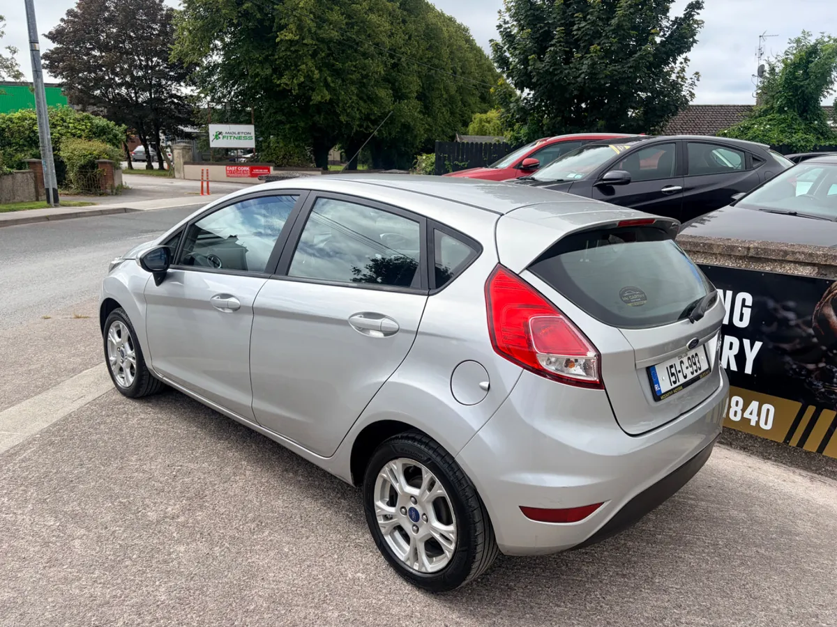 Ford Fiesta 2015 - Image 2