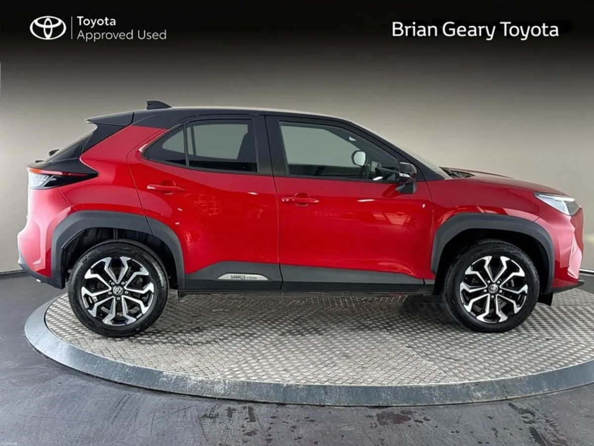 Toyota Yaris Cross LunaSport Hybrid - Image 3