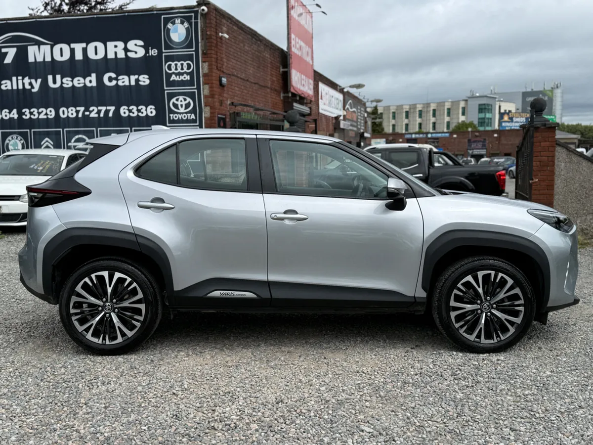 2024 Toyota Yaris Cross 1.5 HYBRID LUNA AUTO - Image 2