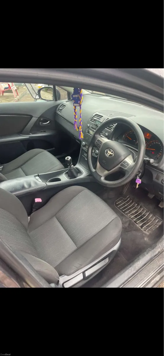 Toyota avensis estate - Image 4