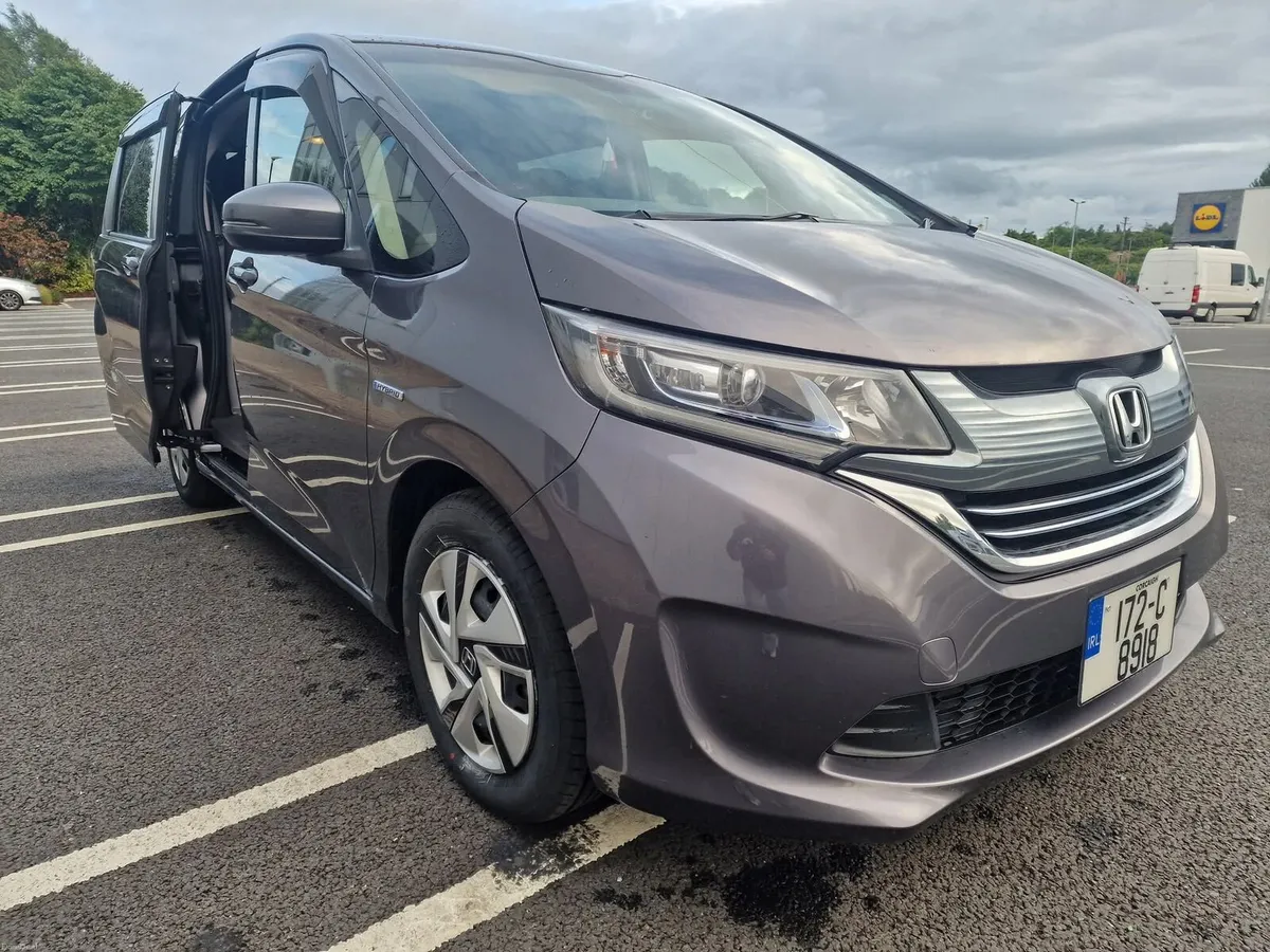 2017 Honda Freed hybrid 1.5L Automatic 92k km - Image 5