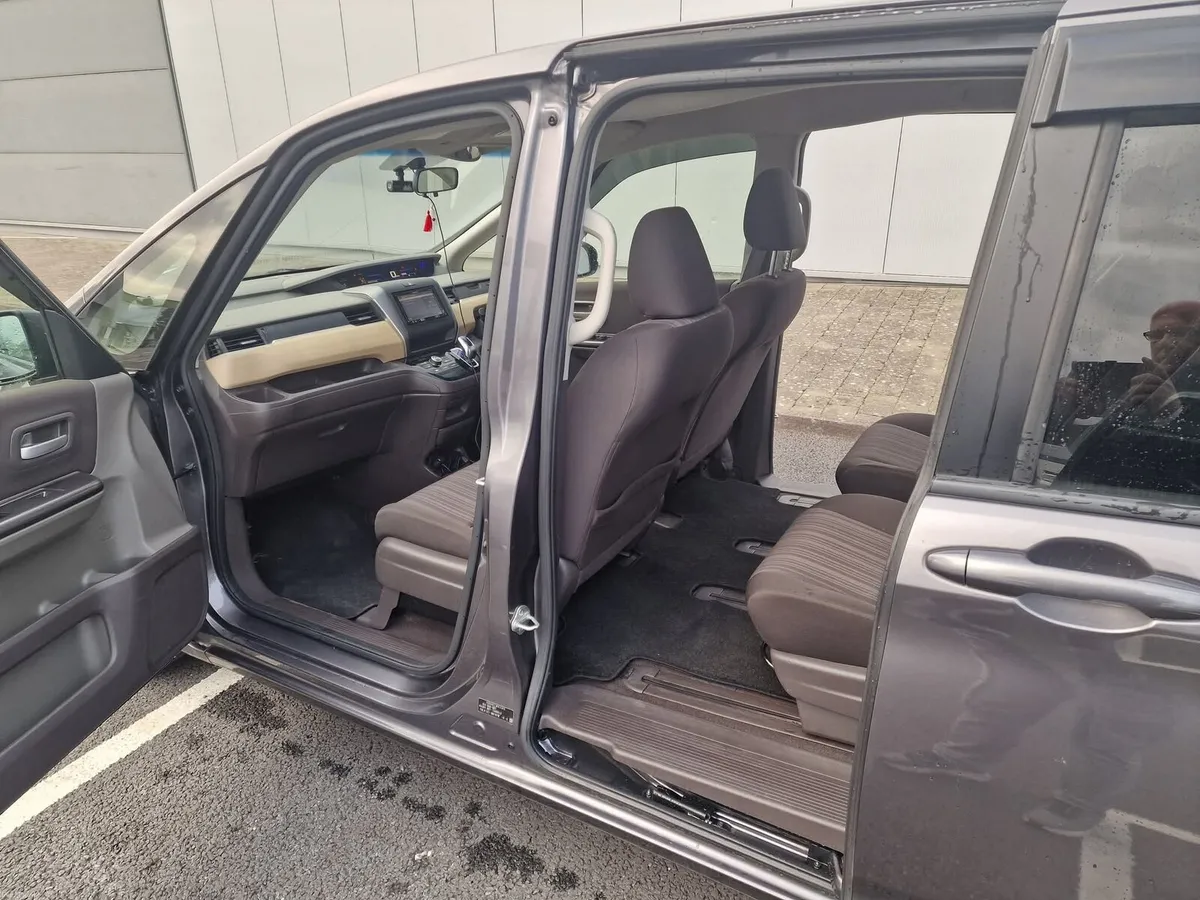 2017 Honda Freed hybrid 1.5L Automatic 92k km - Image 3