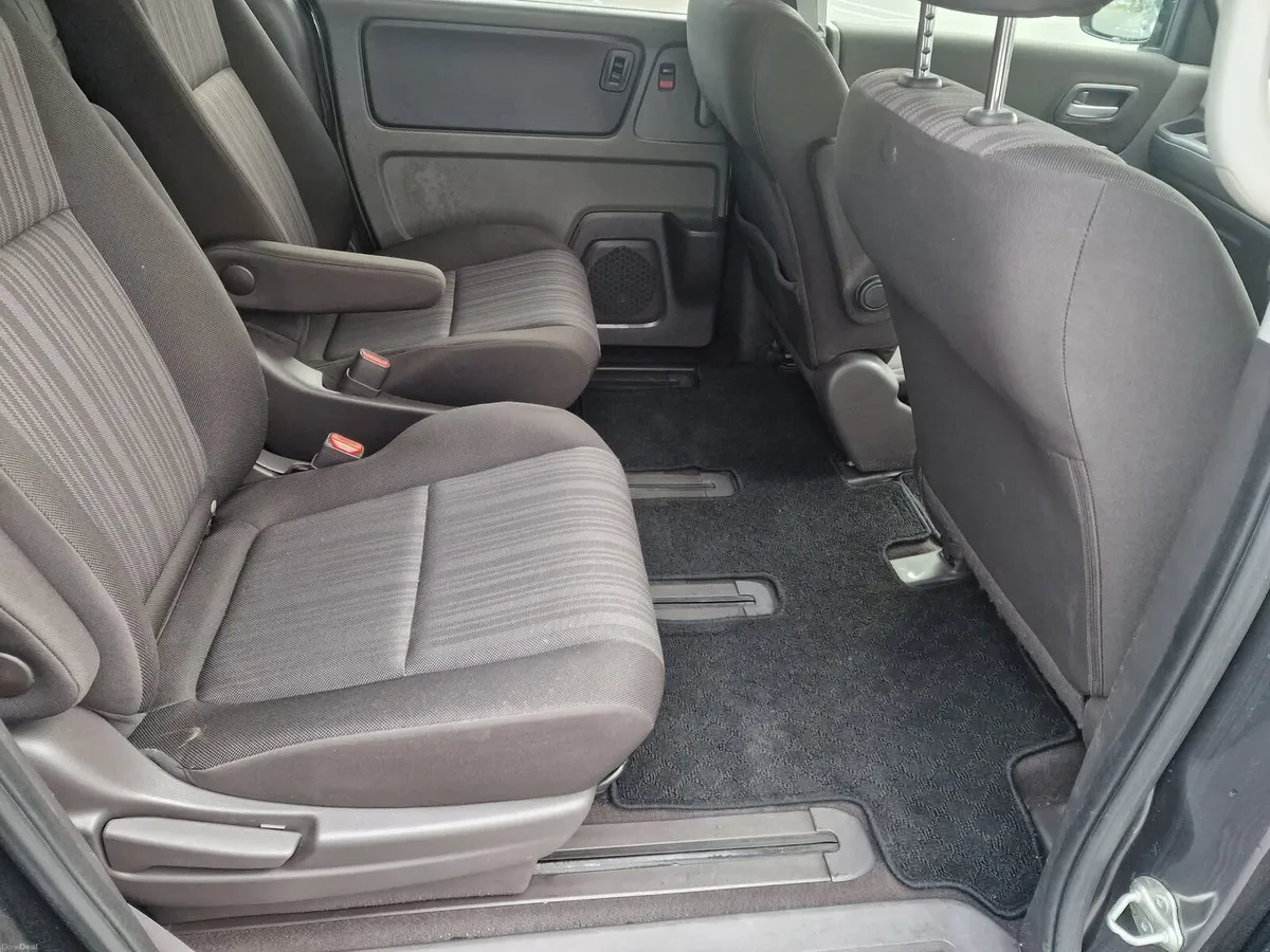2017 Honda Freed hybrid 1.5L Automatic 92k km - Image 6