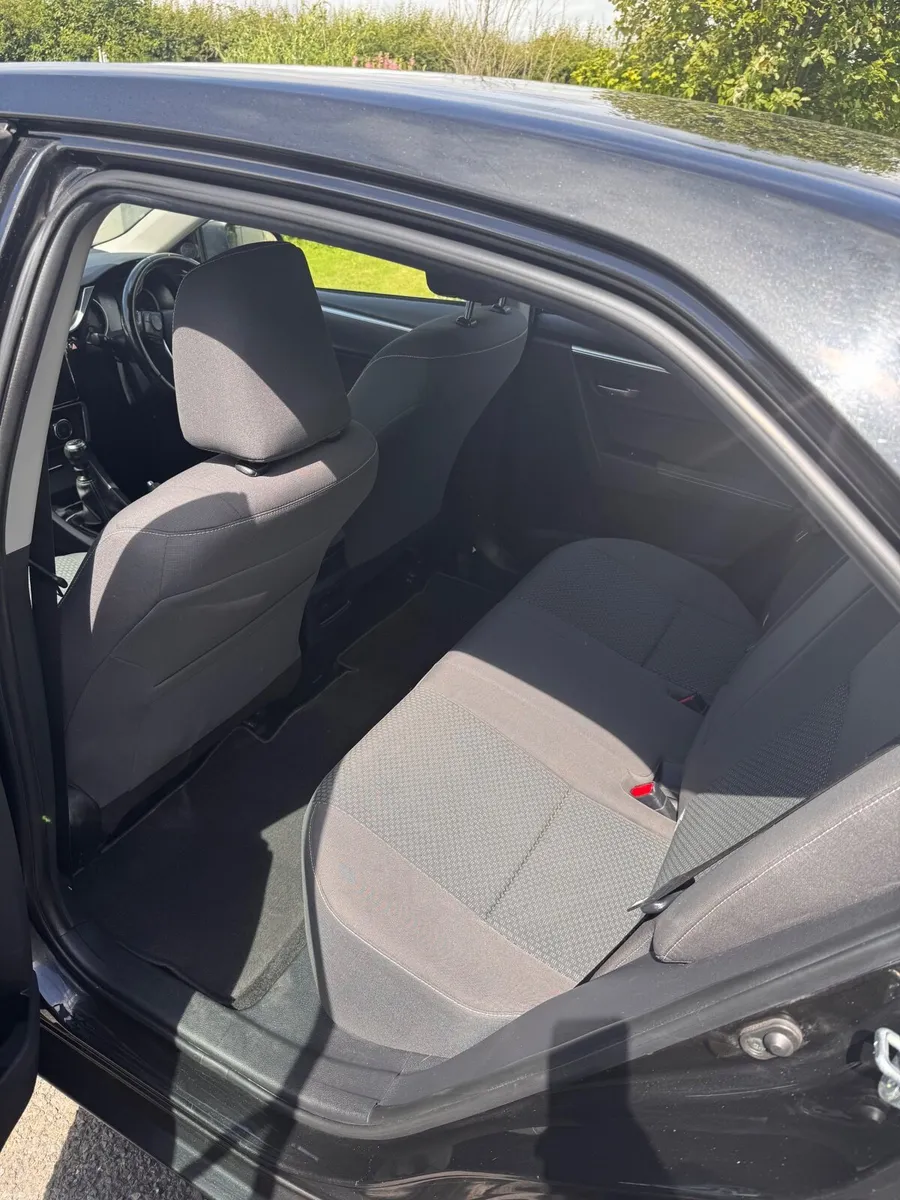 Toyota Corolla 2018 - Image 3
