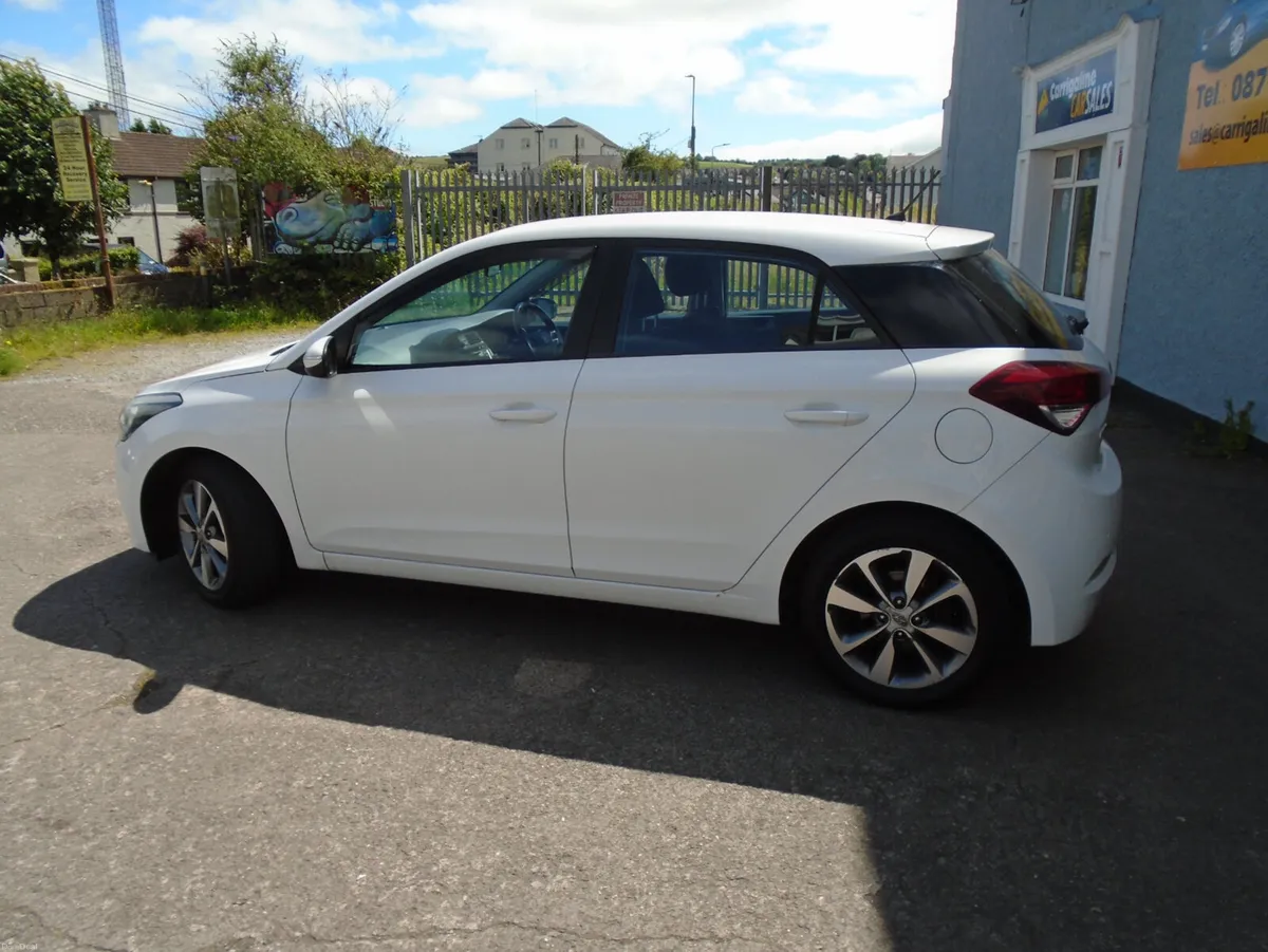 Hyundai i20 2017 Deluxe - Image 3