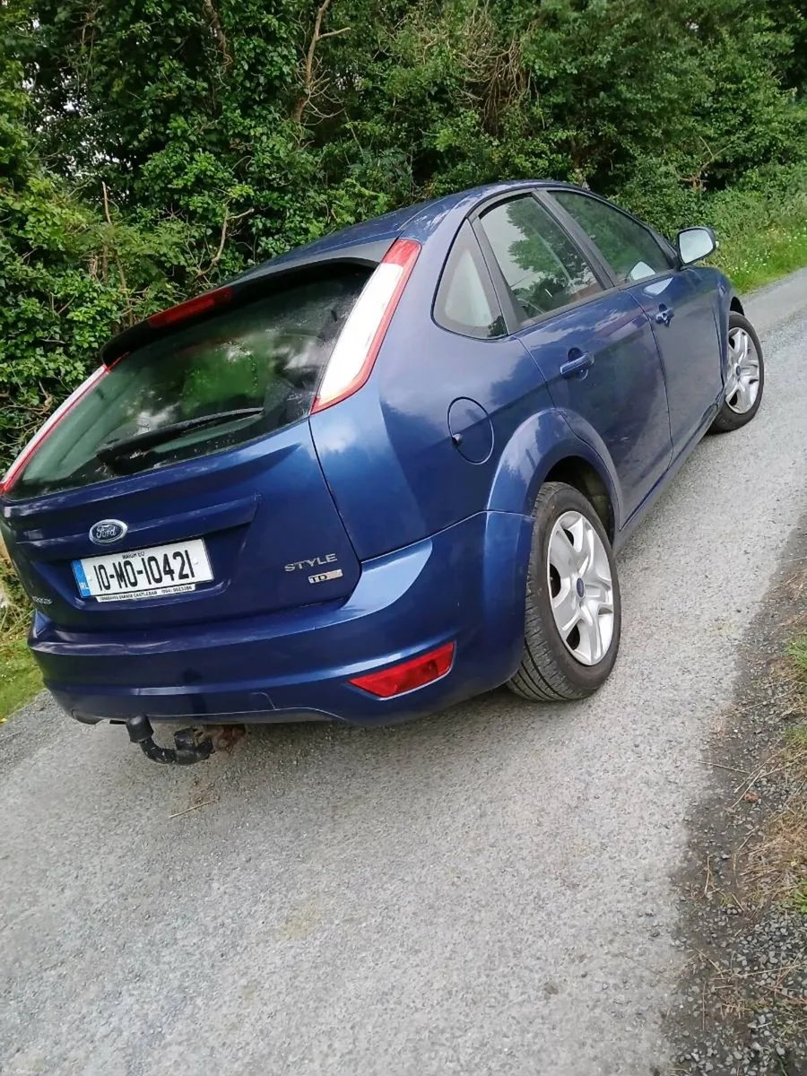 2010 Ford Focus - Image 2