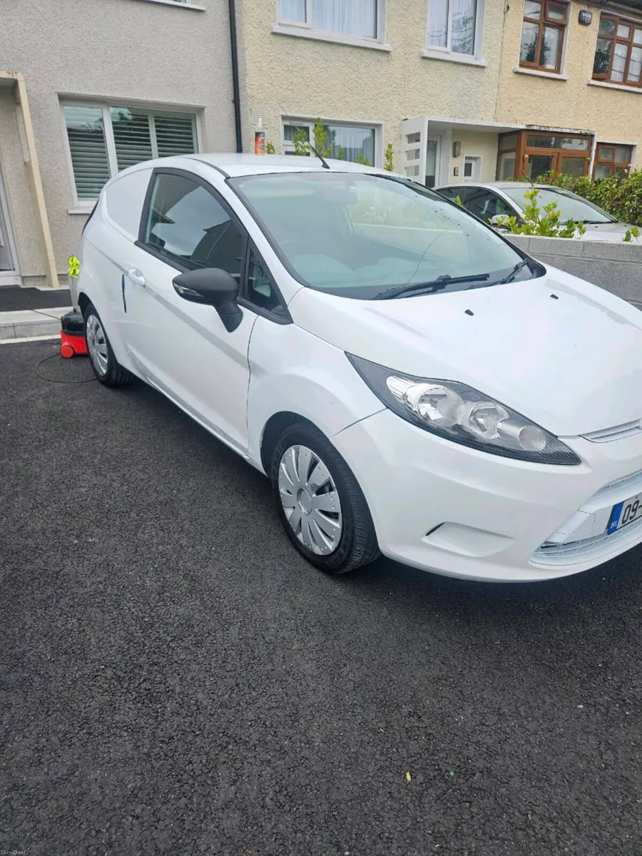 Car - Image 1