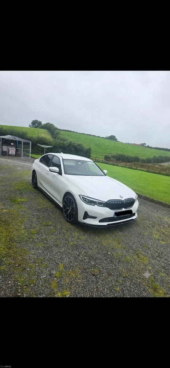 211 BMW 330E - Image 1