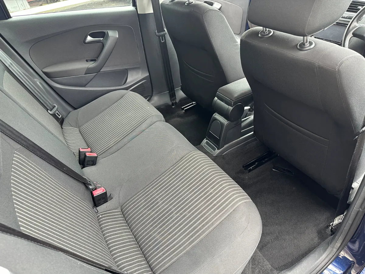Automatic Volkswagen Polo 2013 - Image 6
