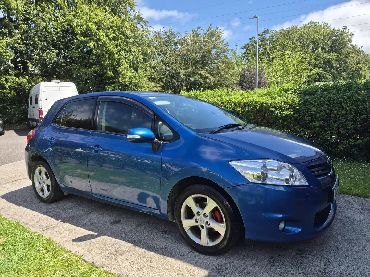 Toyota Auris 2011 - Image 1