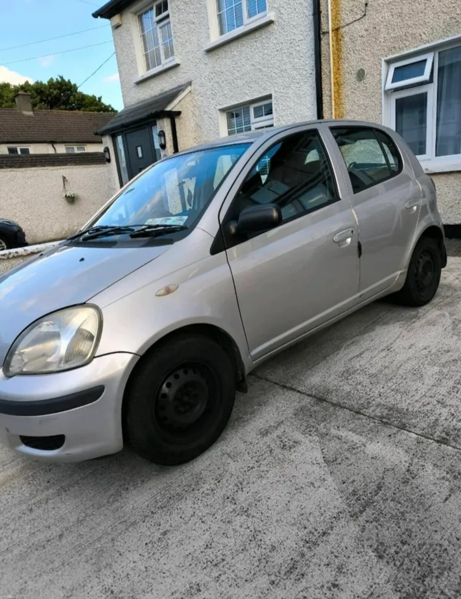 2004 Toyota yaris 1.0 nct 01/27 tax 03/27 - Image 1