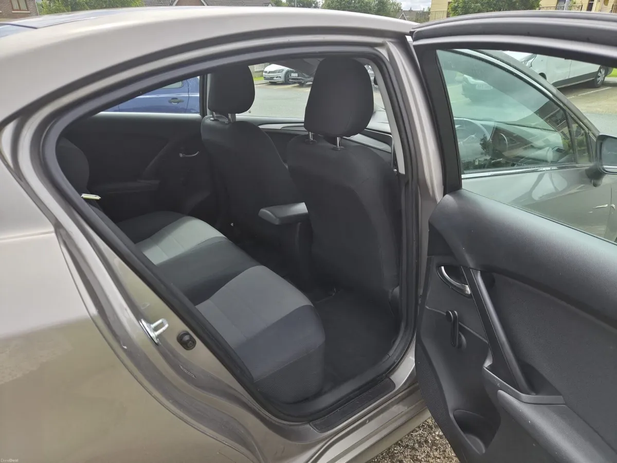 2015 Toyota Avensis Diesel Tiny Miles - Image 4