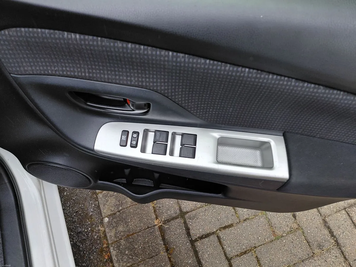 Toyota Vitz 2016 - Image 5