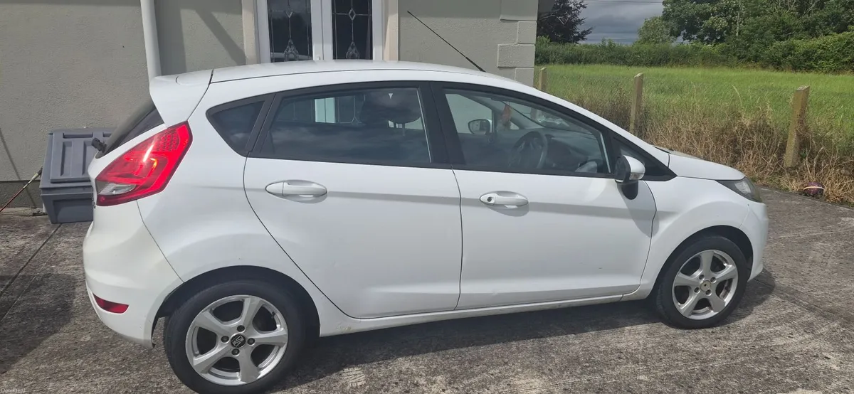Ford Fiesta 2011 - Image 5