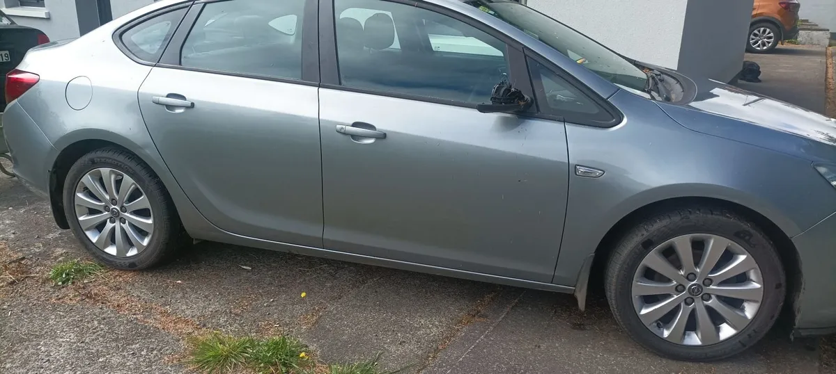 Opel Astra 2015 - Image 1