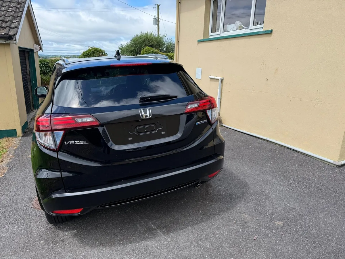 2016 Honda Vezel(HR-V)1.5 Hybrid Automatic km47000 - Image 3