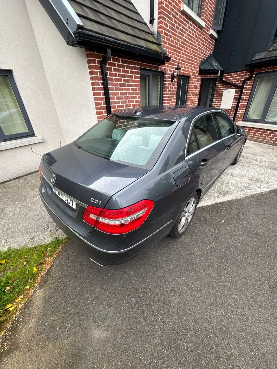 2012 Mercedes E220 CDI - Image 3