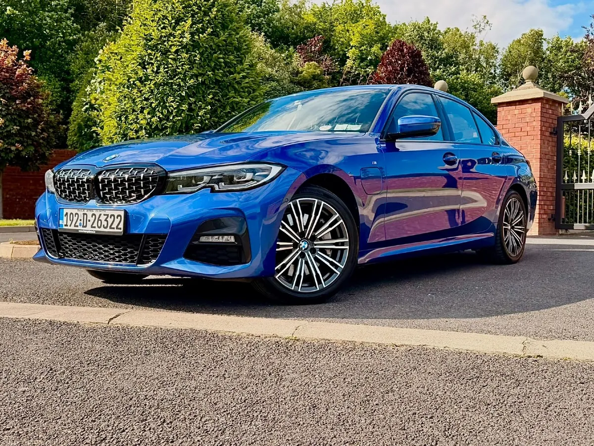 BMW 3-Series 2019 - Image 1