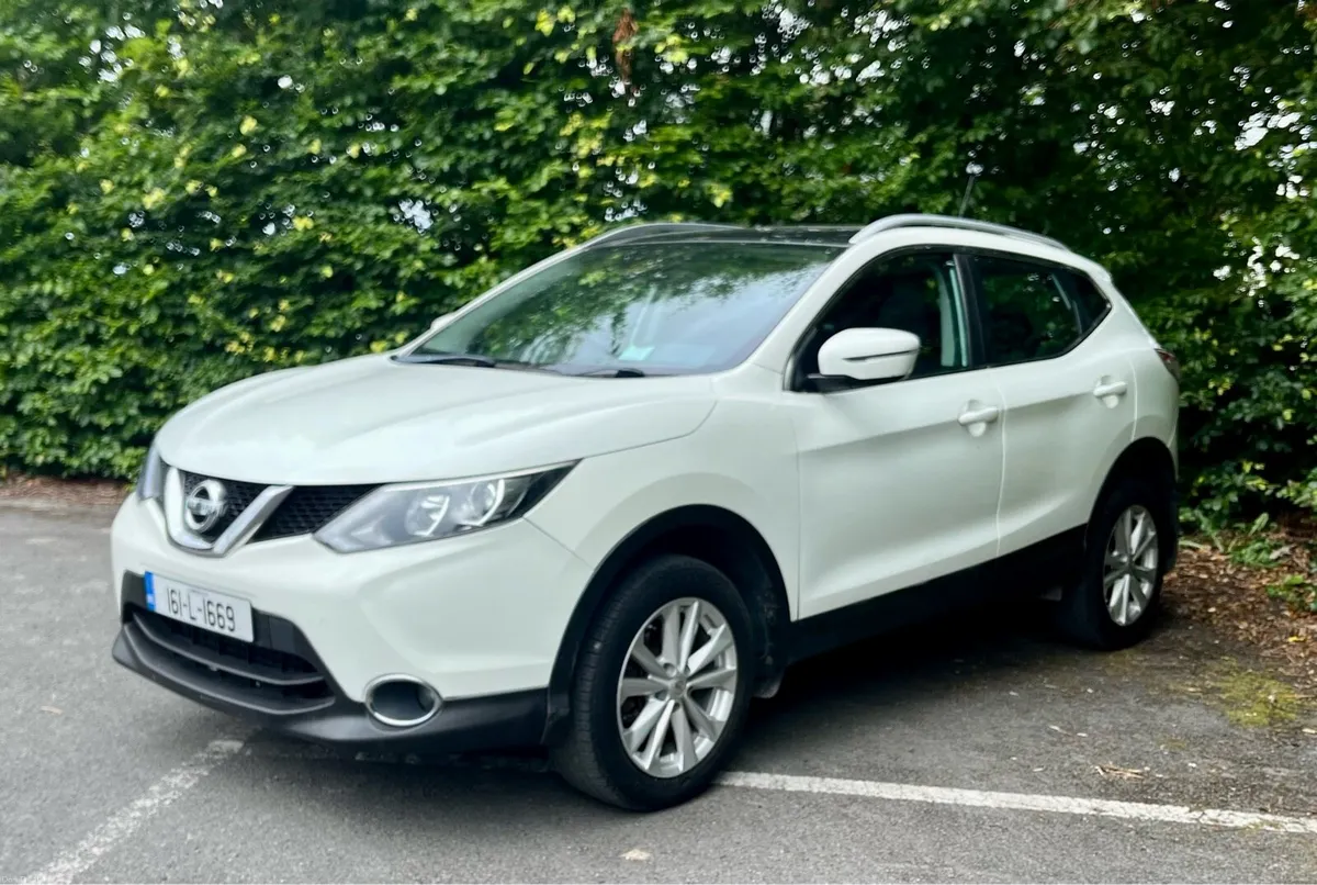 Stunning Nissan Qashqai SV 1.5 DCI Panoramic Roof - Image 1