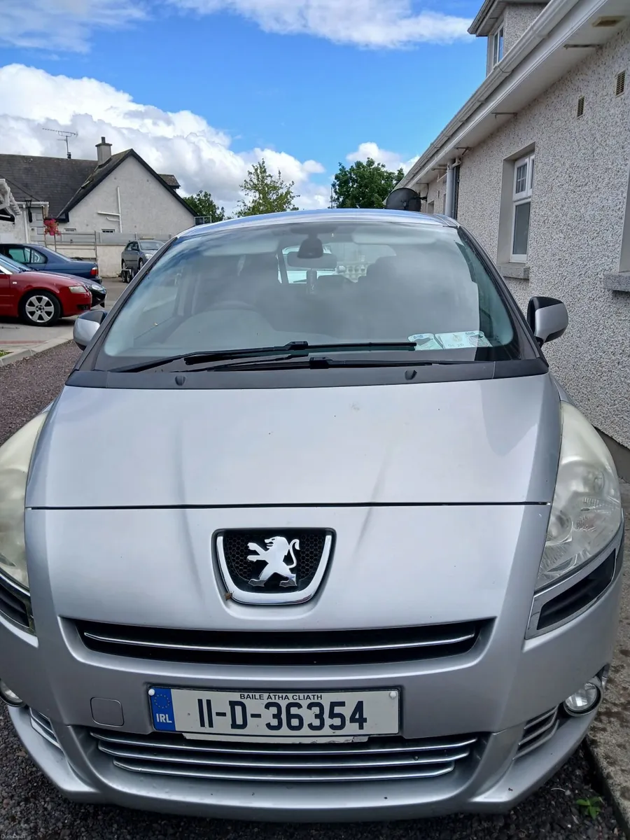 Peugeot 5008 2011 - Image 1
