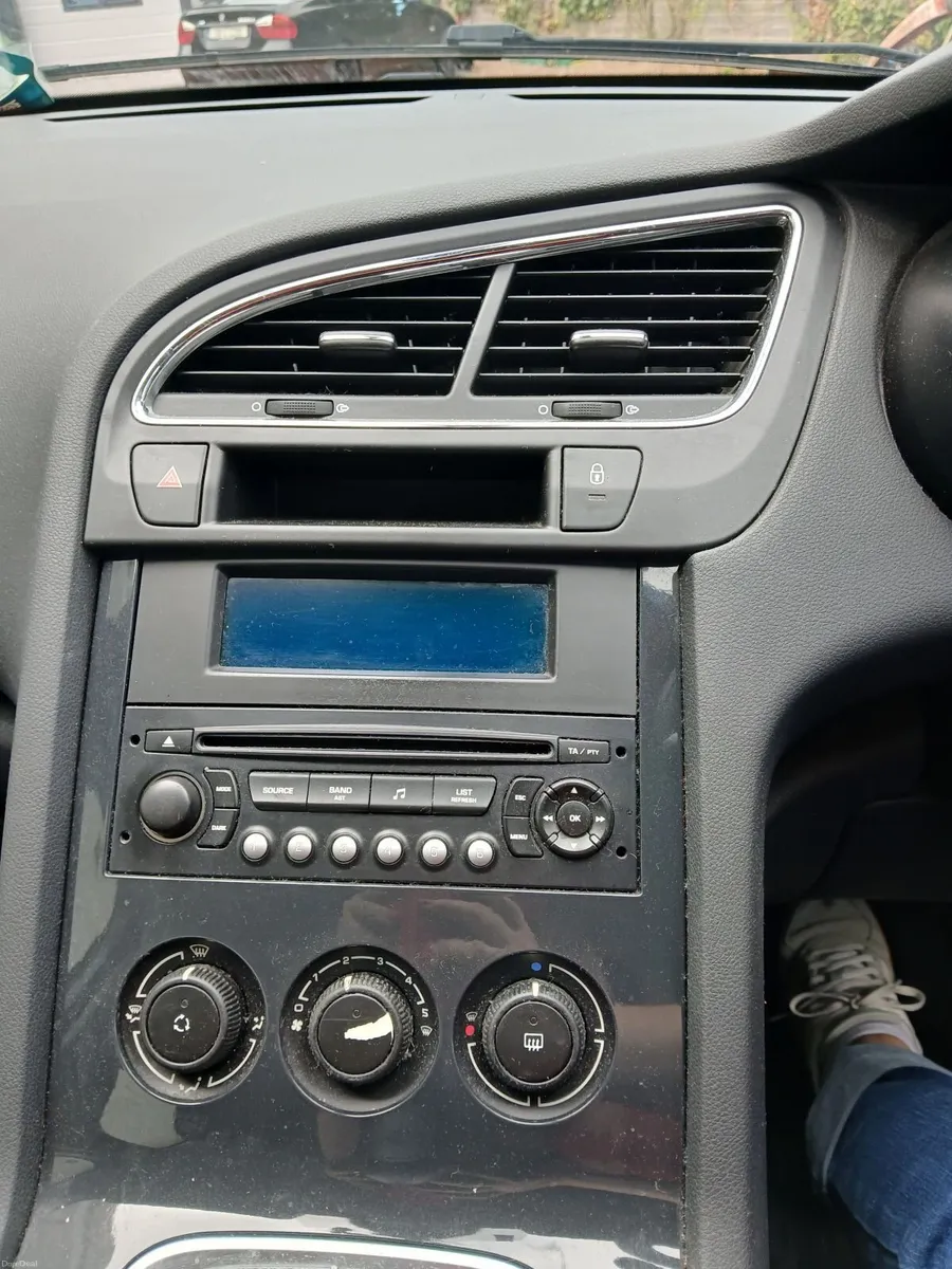 Peugeot 5008 2011 - Image 3