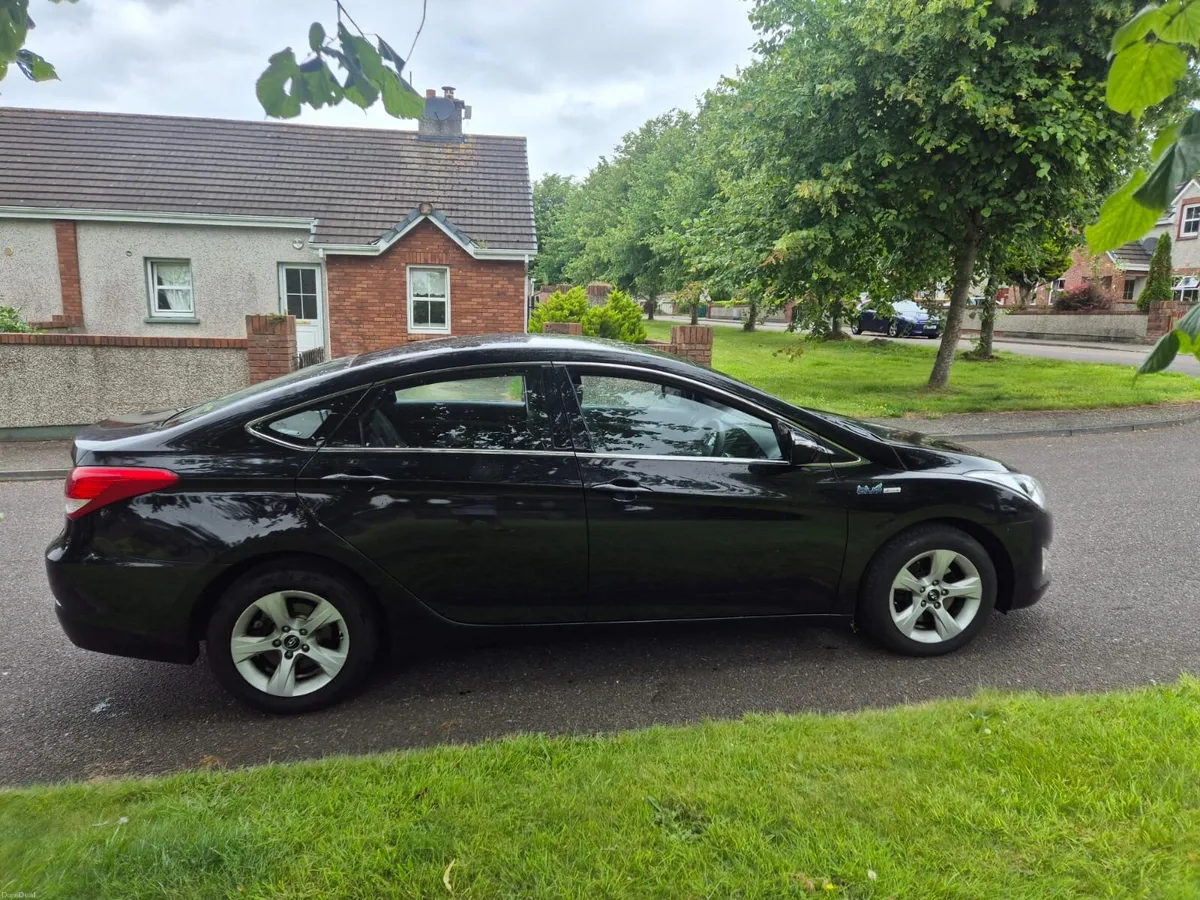 HYUNDAI  i40 DIESEL BLUE DRIVE  low Milage - Image 2