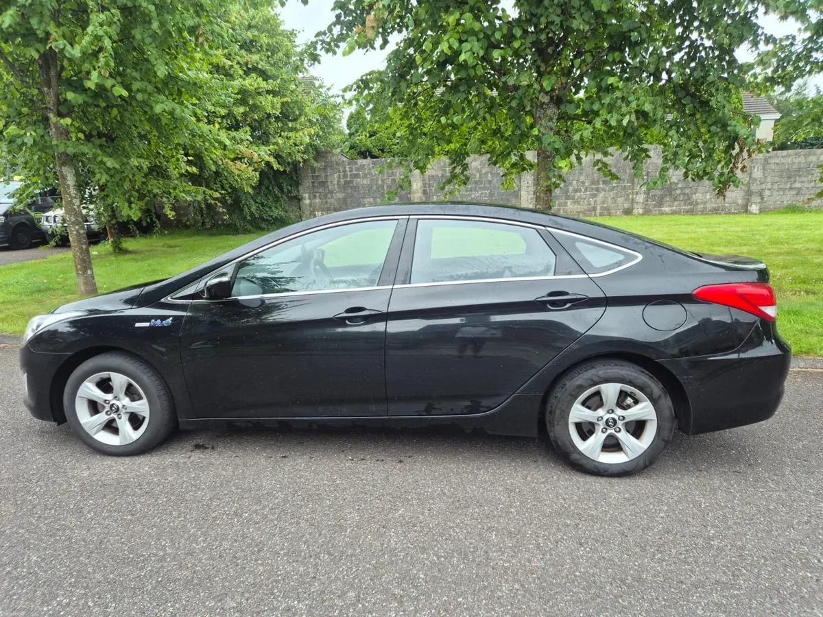 HYUNDAI  i40 DIESEL BLUE DRIVE  low Milage - Image 3