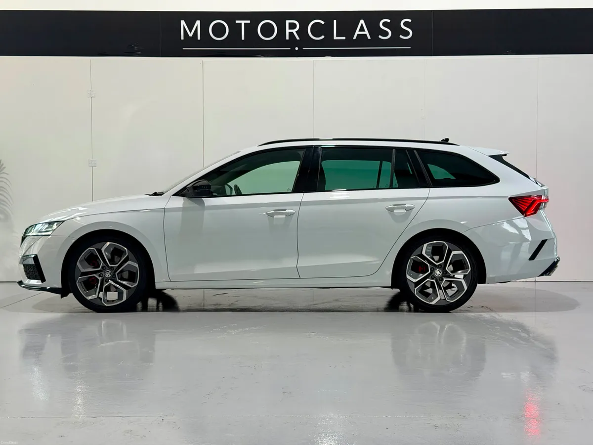 2023 Skoda Octavia VRS 2.0TDI DSG Black Edition - Image 4