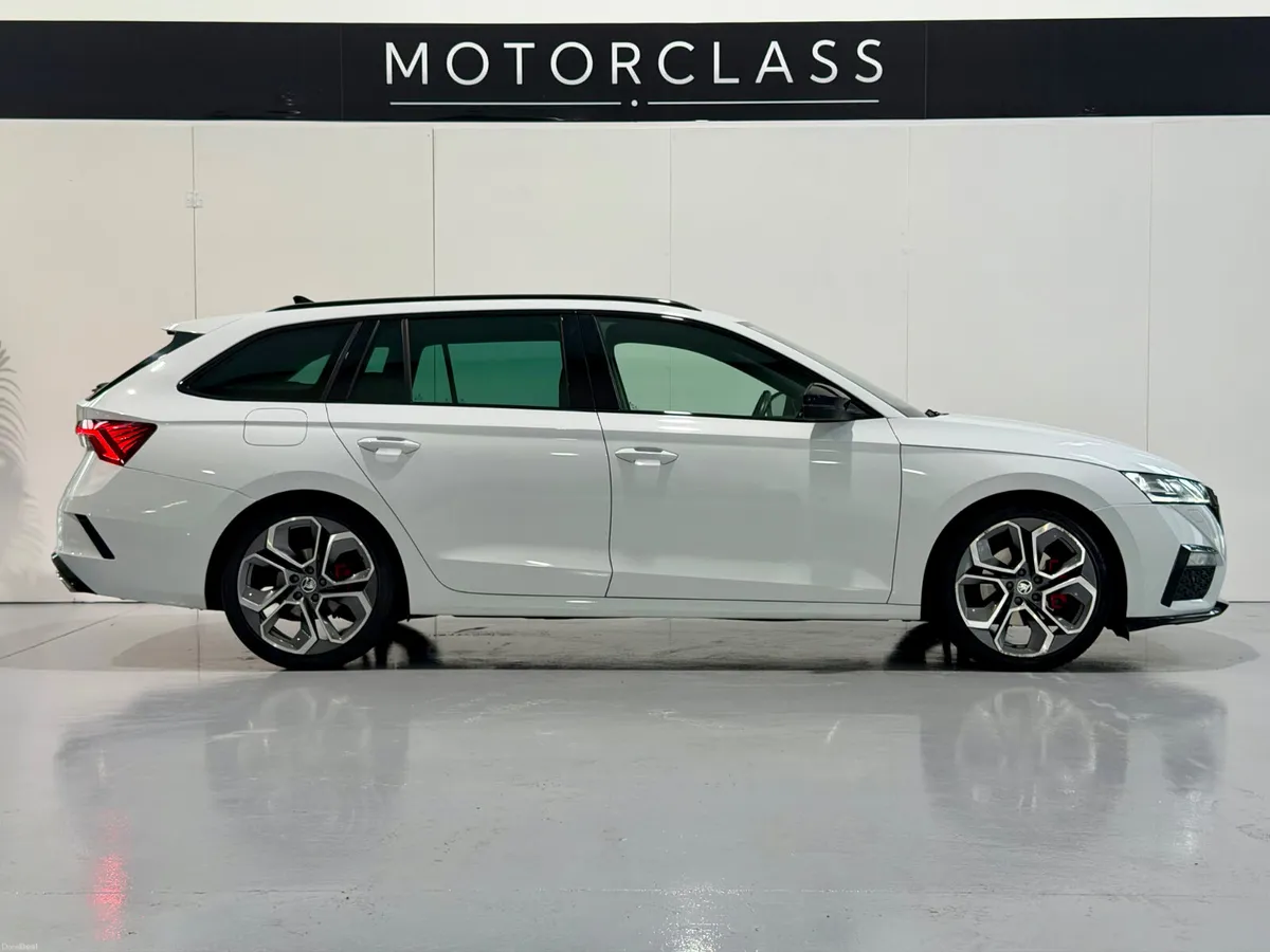 2023 Skoda Octavia VRS 2.0TDI DSG Black Edition - Image 5