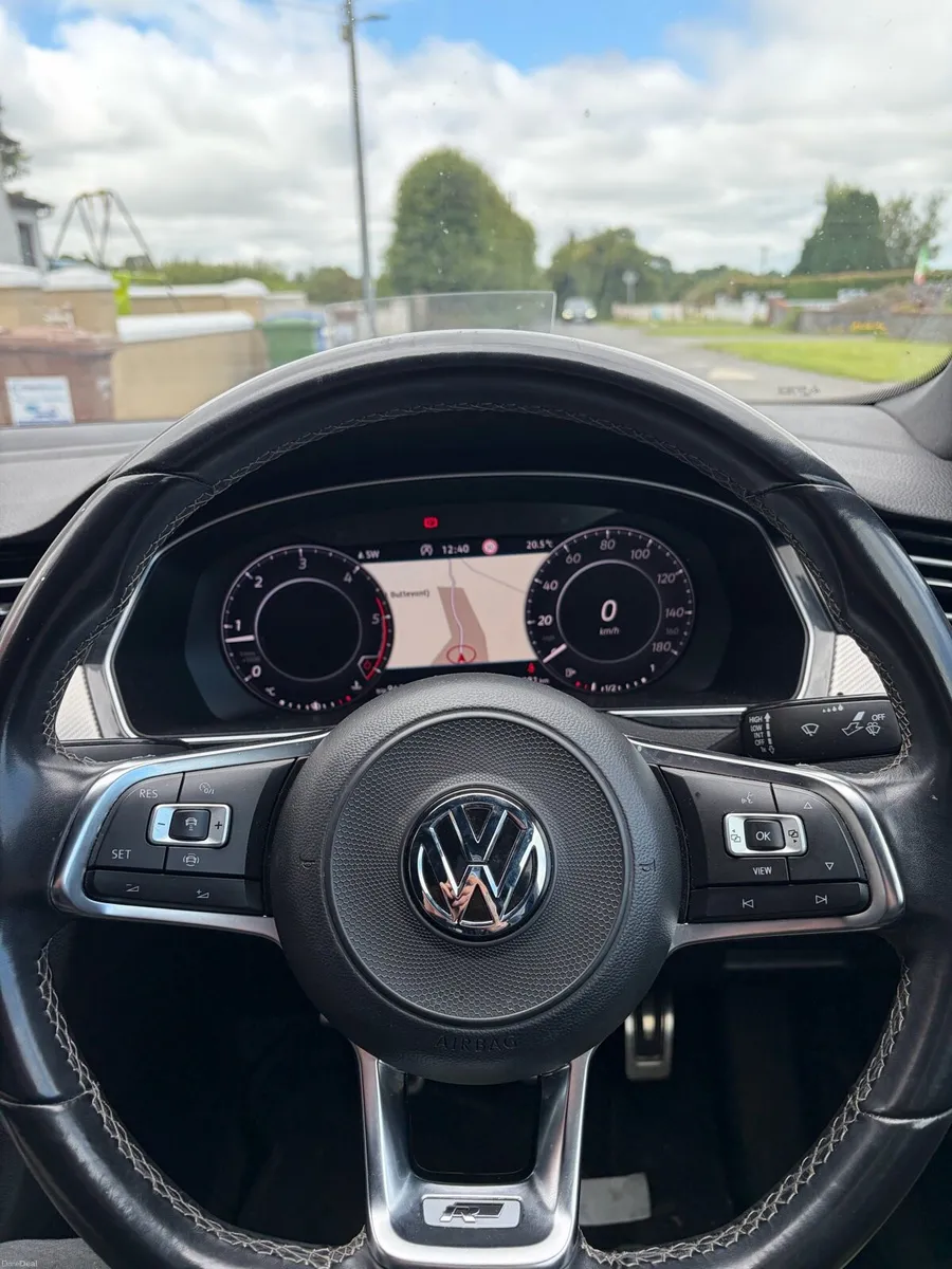 Volkswagen  r line - Image 4