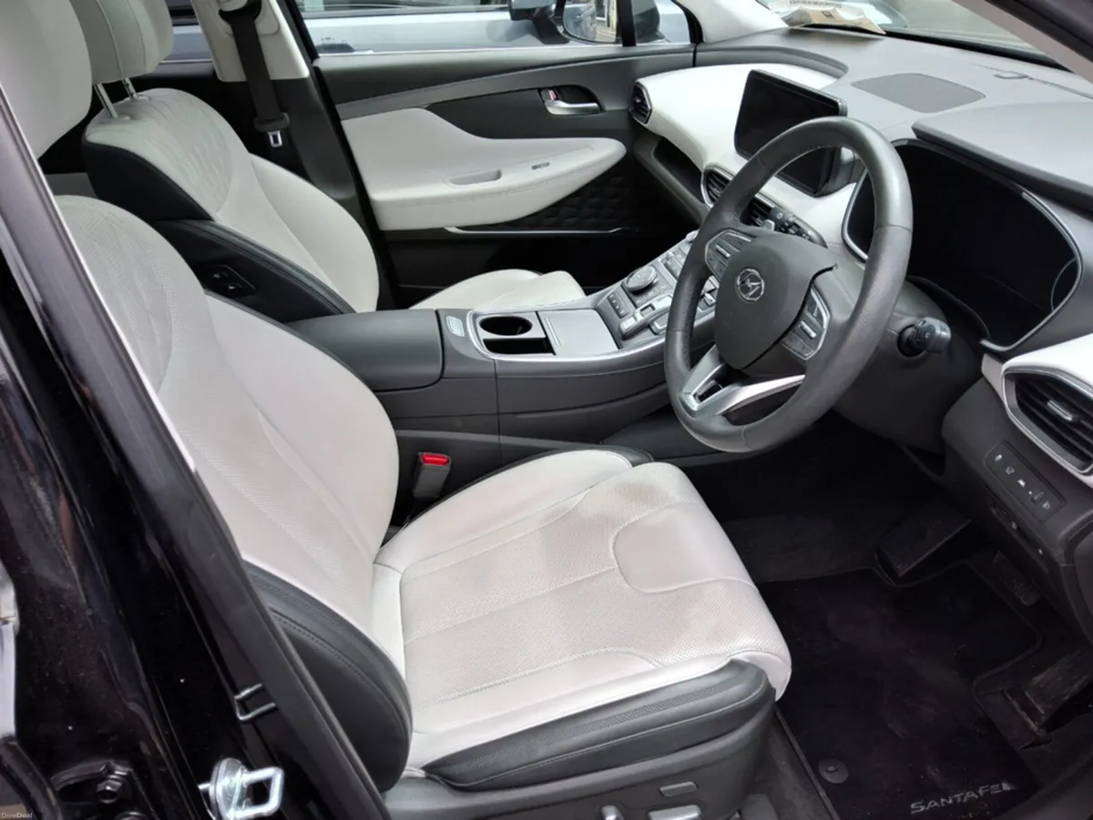 Hyundai Santa Fe PREMIUM PHEV  - Pan Roof - 7 Seat - Image 5