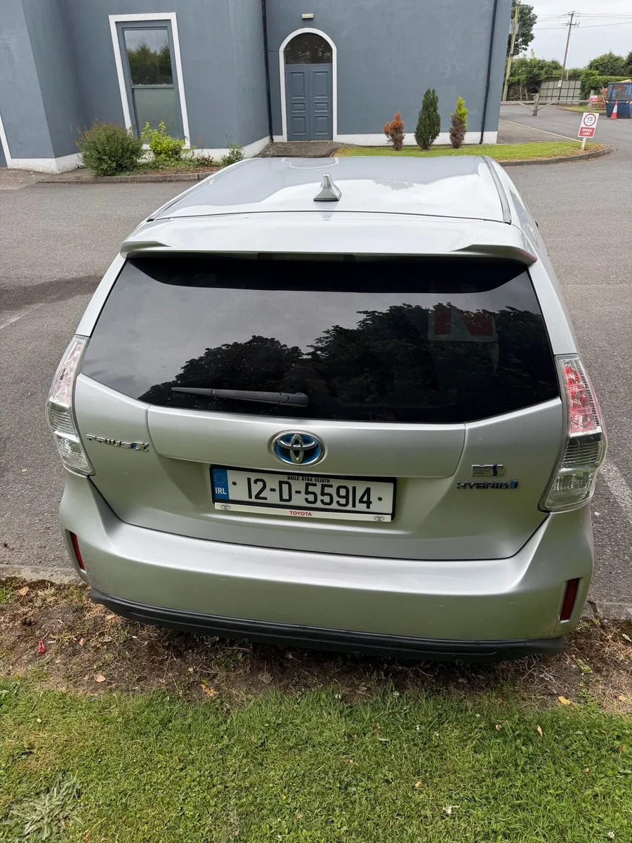 Toyota prius alpha 2012 - Image 3