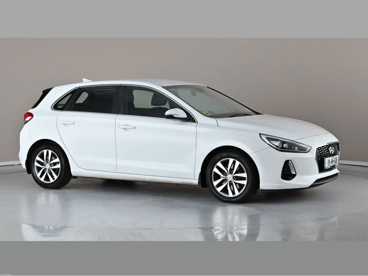 Hyundai i30 i 30 Deluxe Plus 5DR - Image 1