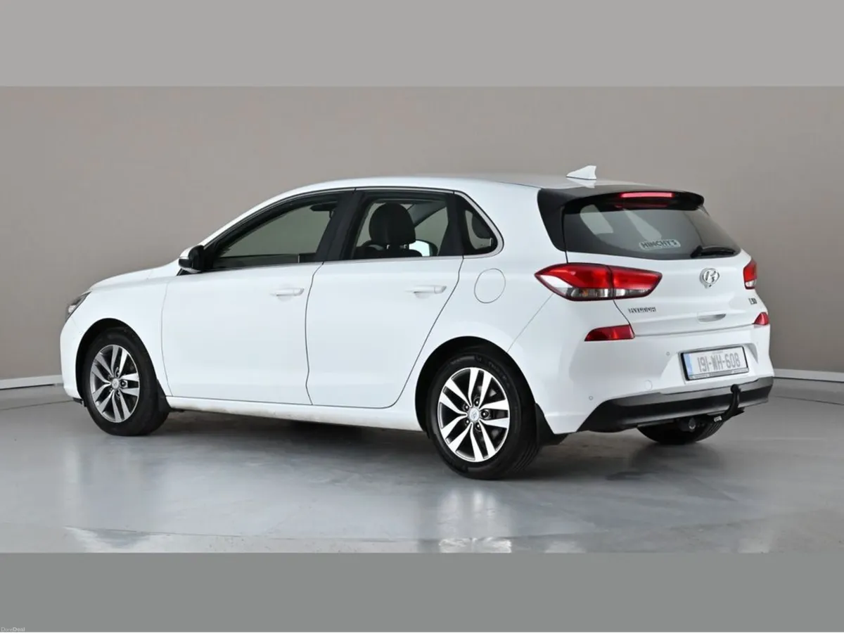 Hyundai i30 i 30 Deluxe Plus 5DR - Image 2