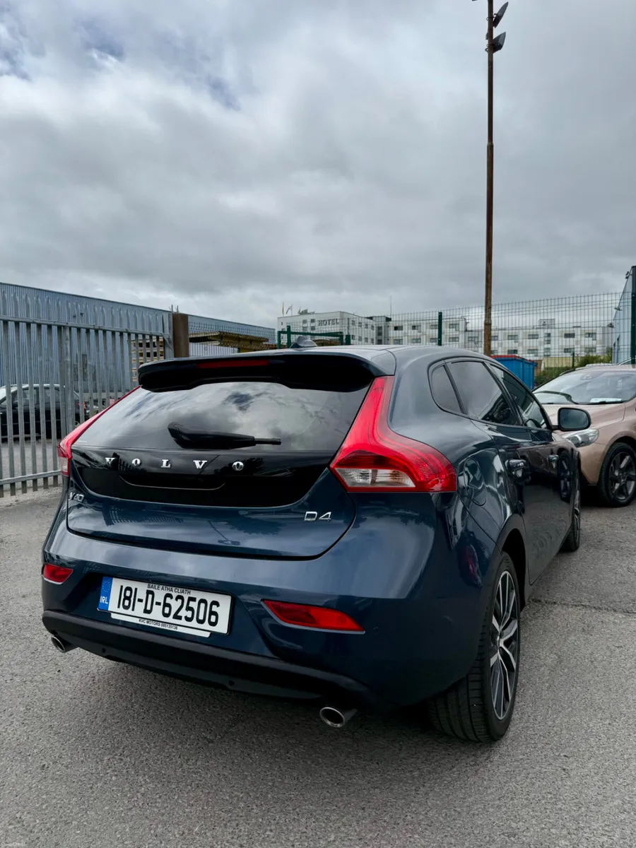 VOLVO V40 2018 2.0, DIESEL D4 - Image 6