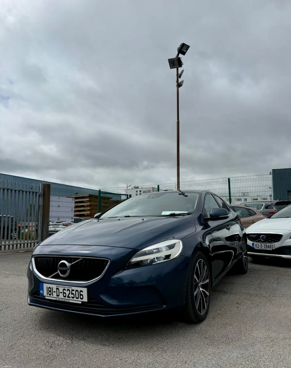 VOLVO V40 2018 2.0, DIESEL - Image 3