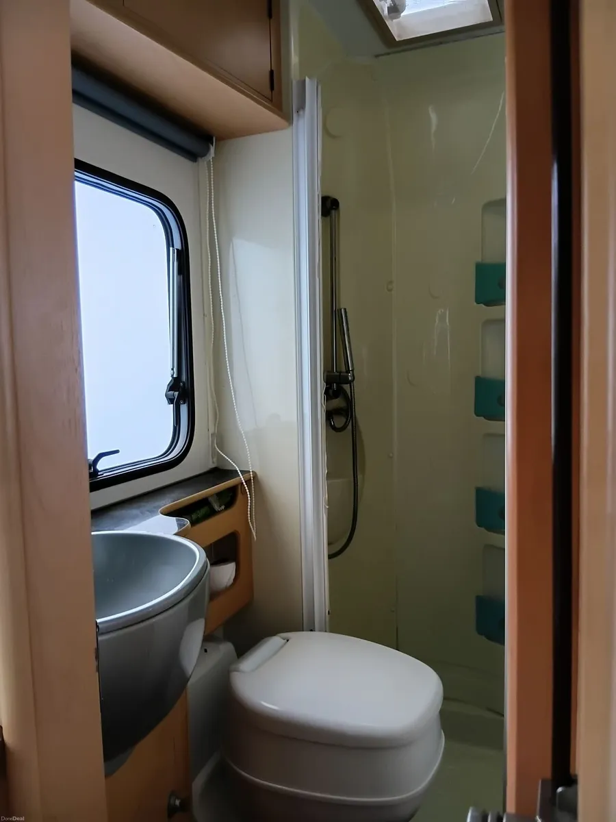 4 berth motorhome - Image 4