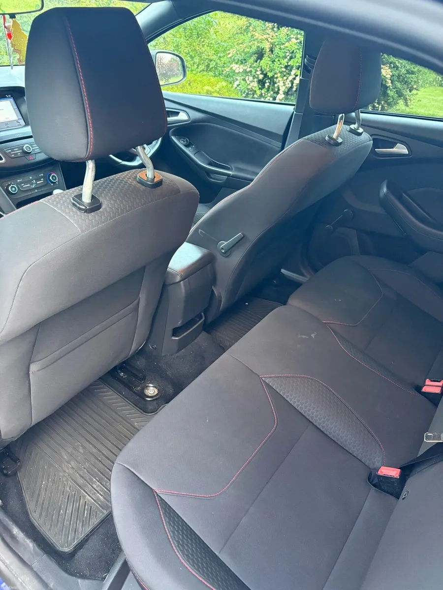 Ford Focus ST-Line - 2 .0 Diesel - Image 6