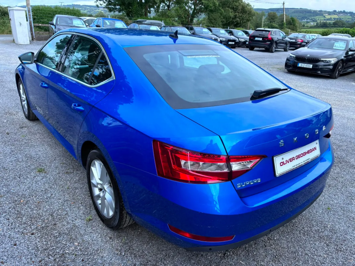 Skoda Superb AMBITION 2.0 TDI 150 BHP (LOW KLMS) - Image 3