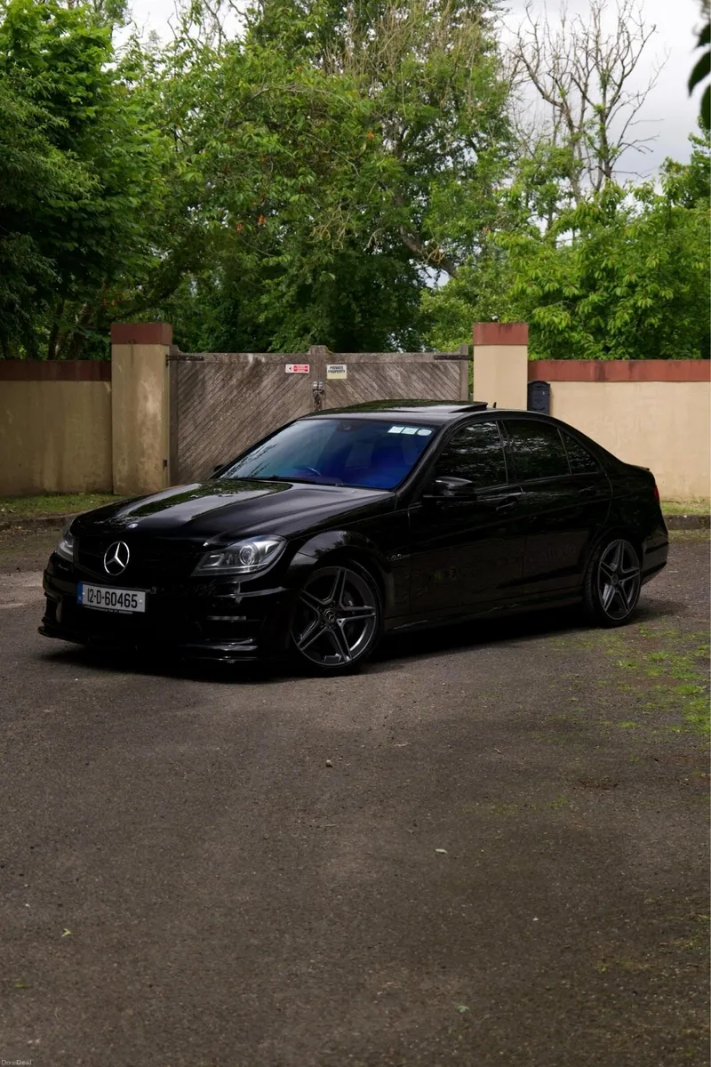 C63 AMG - Image 4
