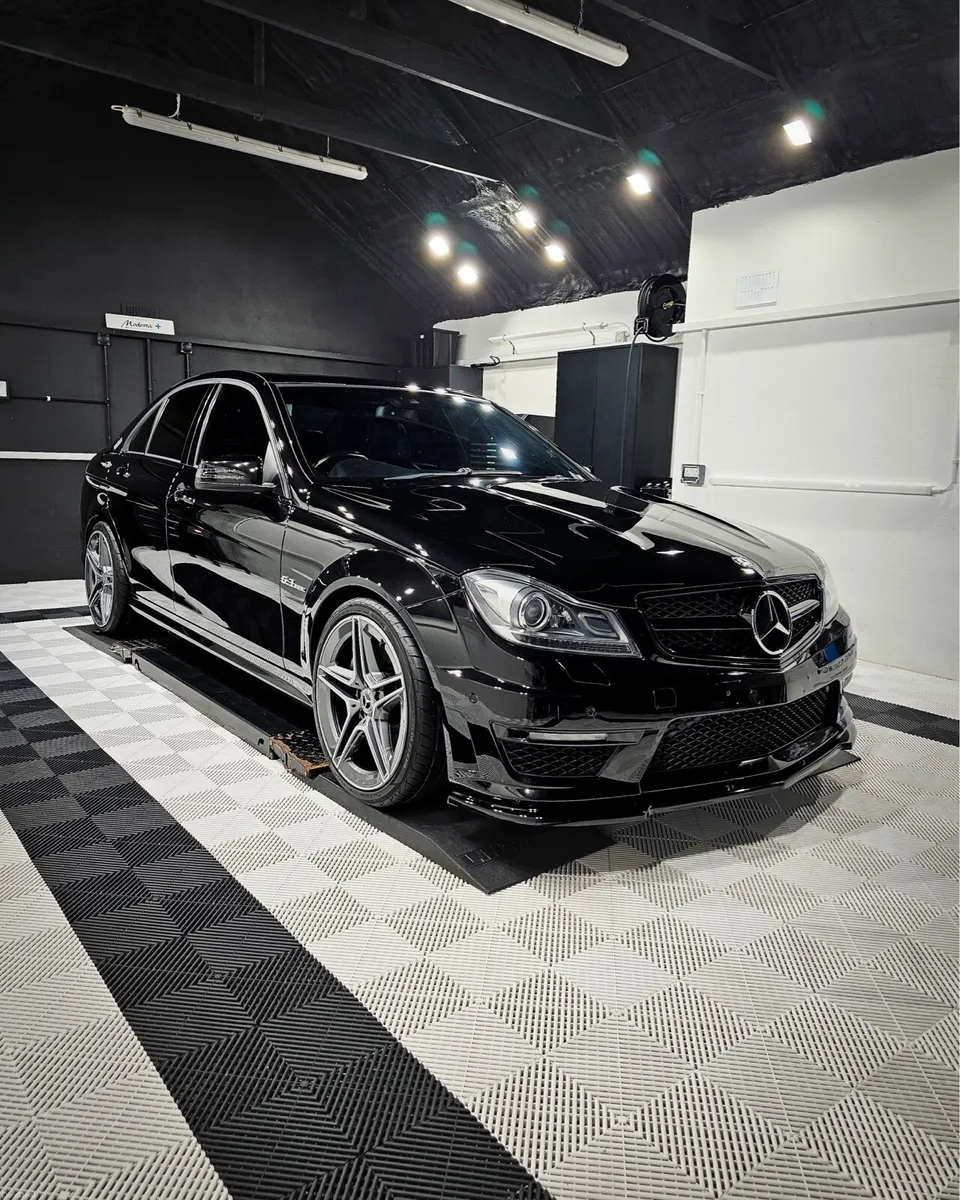 C63 AMG - Image 1